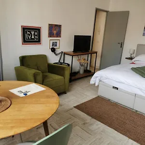 Calme Et Très Lumineux, Au Pied De Notre Dame De La Garde Appartement
